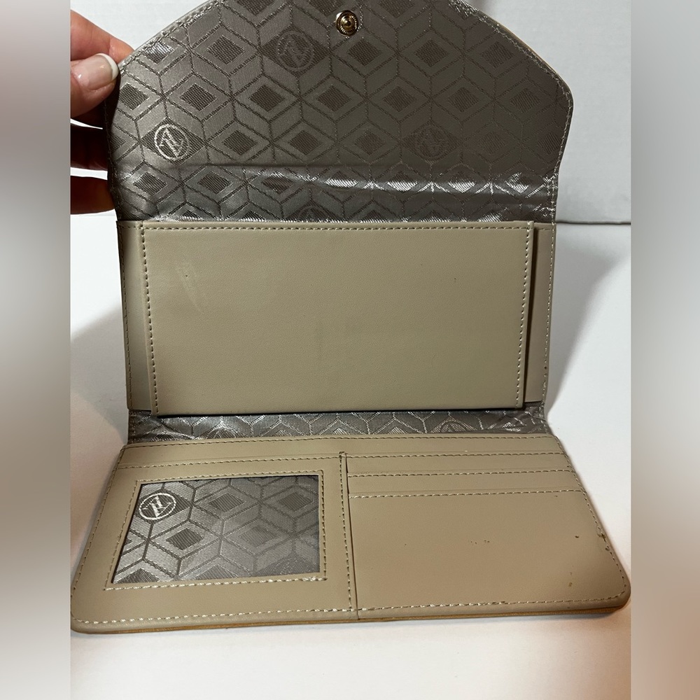 Adrienne Vittadini vegan tan faux suede wallet - Picture 4 of 8